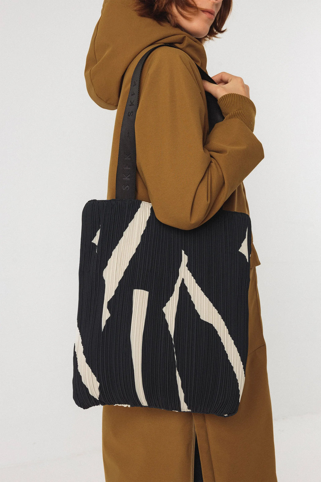 Totebag Haundi-SKFK-Taschen-ROTATION BOUTIQUE BERLIN