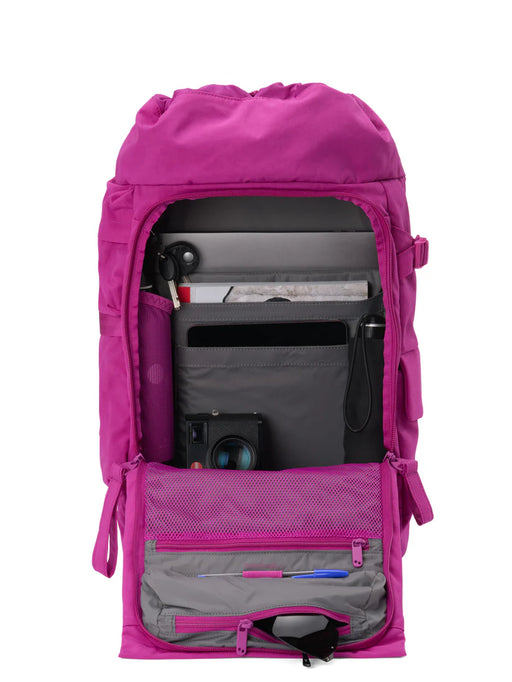 BLOK MEDIUM Crinkle Fuchsia – Nachhaltiger Rucksack mit Laptop-Fach-Pinqponq-Rucksäcke-ROTATION BOUTIQUE BERLIN
