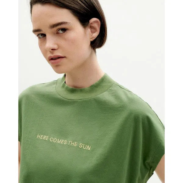 Here comes the sun - Grünes Oversize T-Shirt-Thinking Mu-T-Shirts-ROTATION BOUTIQUE BERLIN