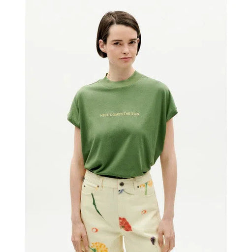 Here comes the sun - Grünes Oversize T-Shirt-Thinking Mu-T-Shirts-ROTATION BOUTIQUE