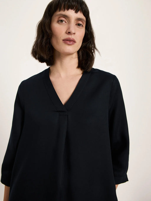 Kleid mit V-Ausschnitt aus TENCEL™-LANIUS-Kleider & Röcke-ROTATION BOUTIQUE BERLIN