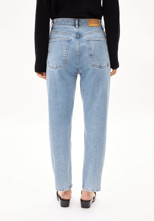 Mairaa Mom Jeans Blau-Armedangels-Hosen-ROTATION BOUTIQUE BERLIN