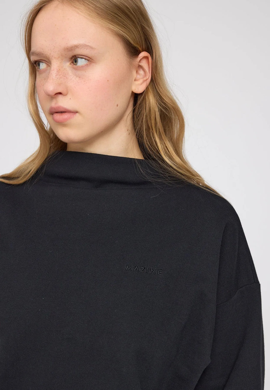 Soft Fabric Mock Turtleneck-Mazine-Pullis & Sweatshirts-ROTATION BOUTIQUE BERLIN