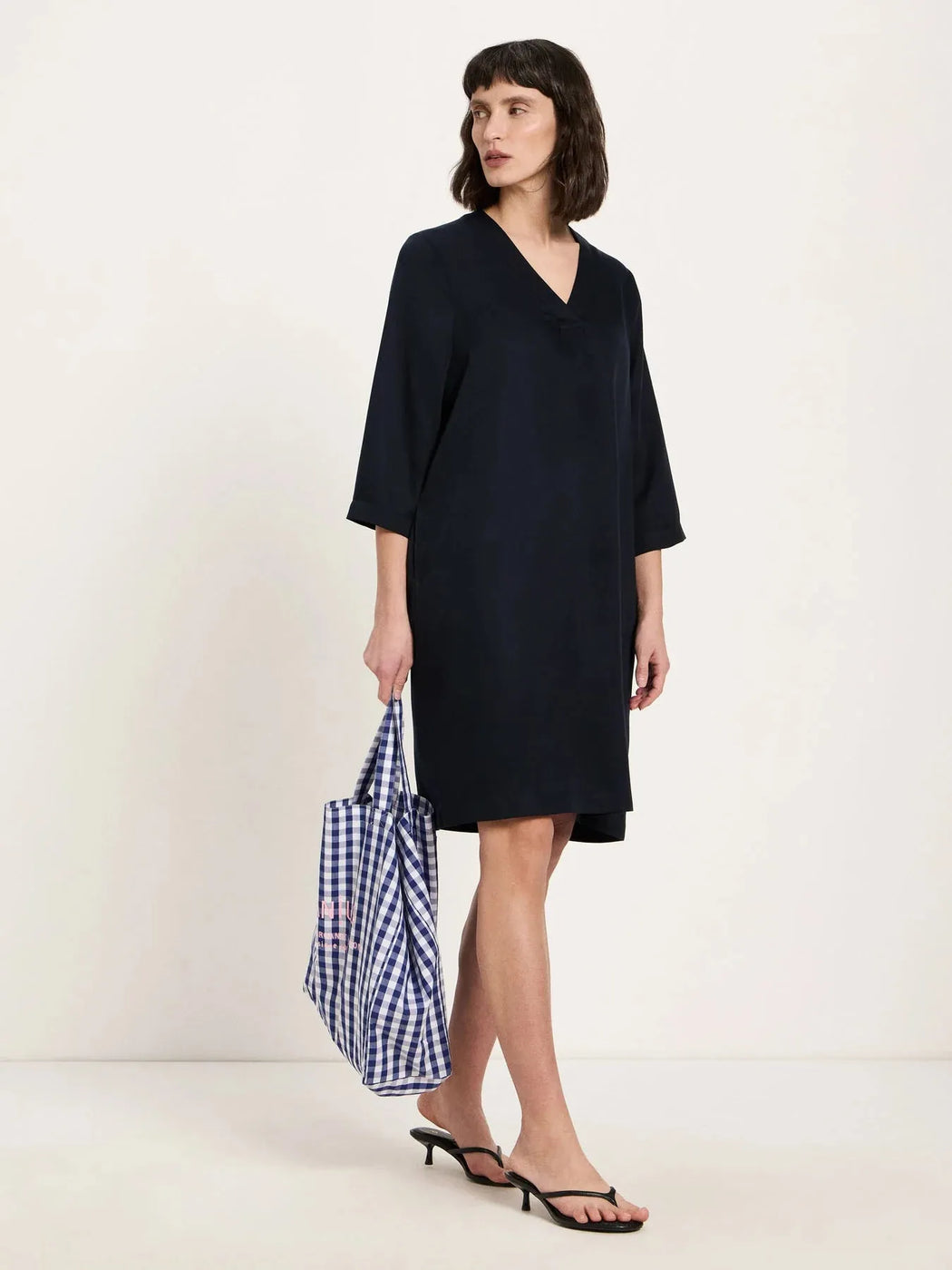 Kleid mit V-Ausschnitt aus TENCEL™ von LANIUS – Bild 1