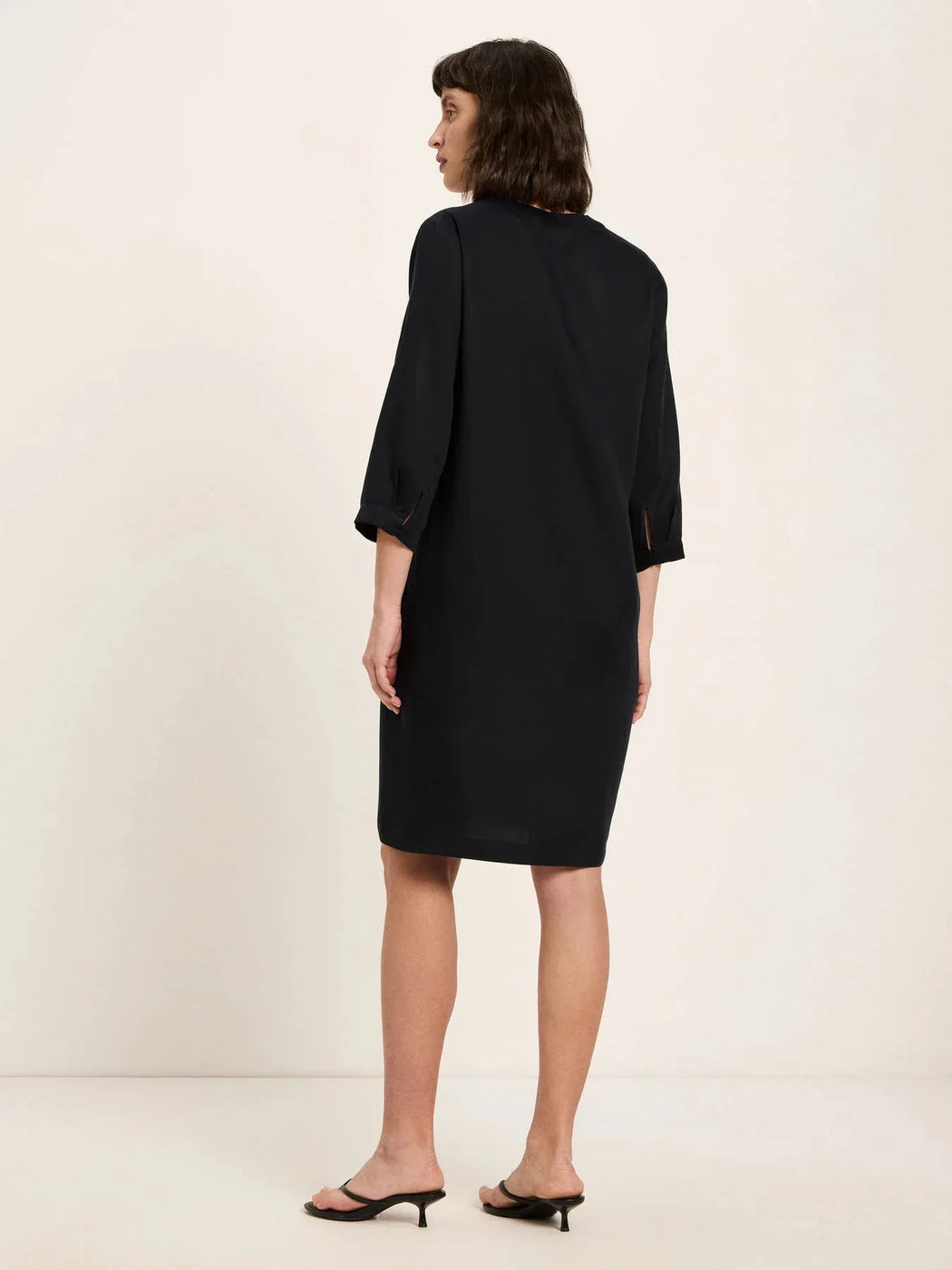 Kleid mit V-Ausschnitt aus TENCEL™ von LANIUS – Bild 3